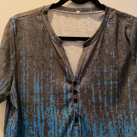 Ladies top size large - Picture 2 of 4